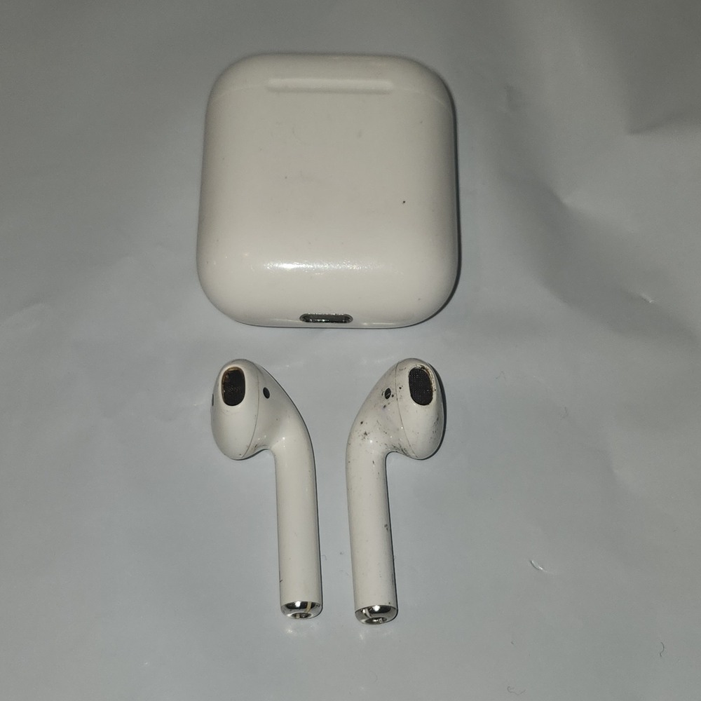 Apple AirPods 2nd Gen A2031 w/ A1602 Lightning Charging Case - Tested Working
